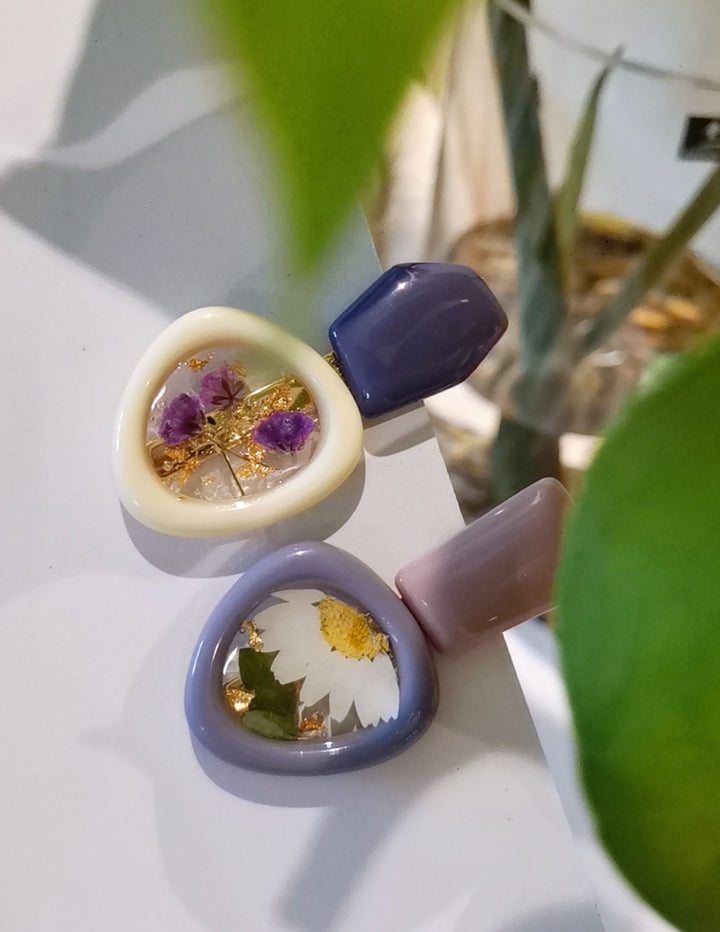 Horquillas para el pelo con flores prensadas en forma de triángulo