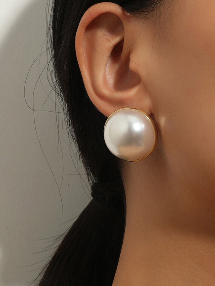 Anting Mutiara Sederhana yang Elegan