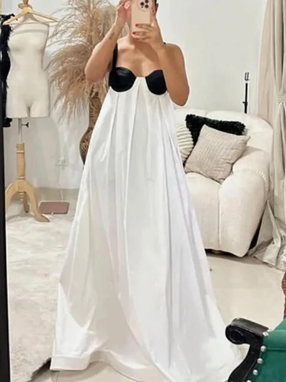 Exquisito maxi vestido de verano sin mangas y sin espalda con encaje