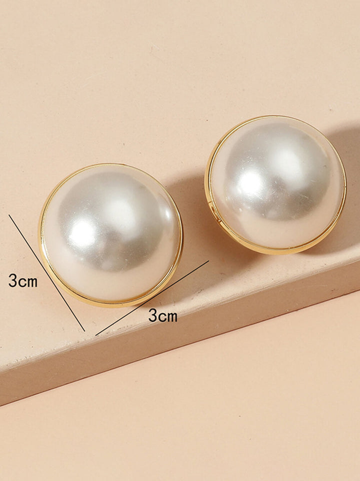 Anting Mutiara Sederhana yang Elegan