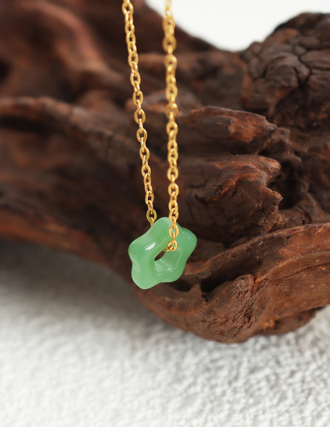 Collier de fleurs en jade