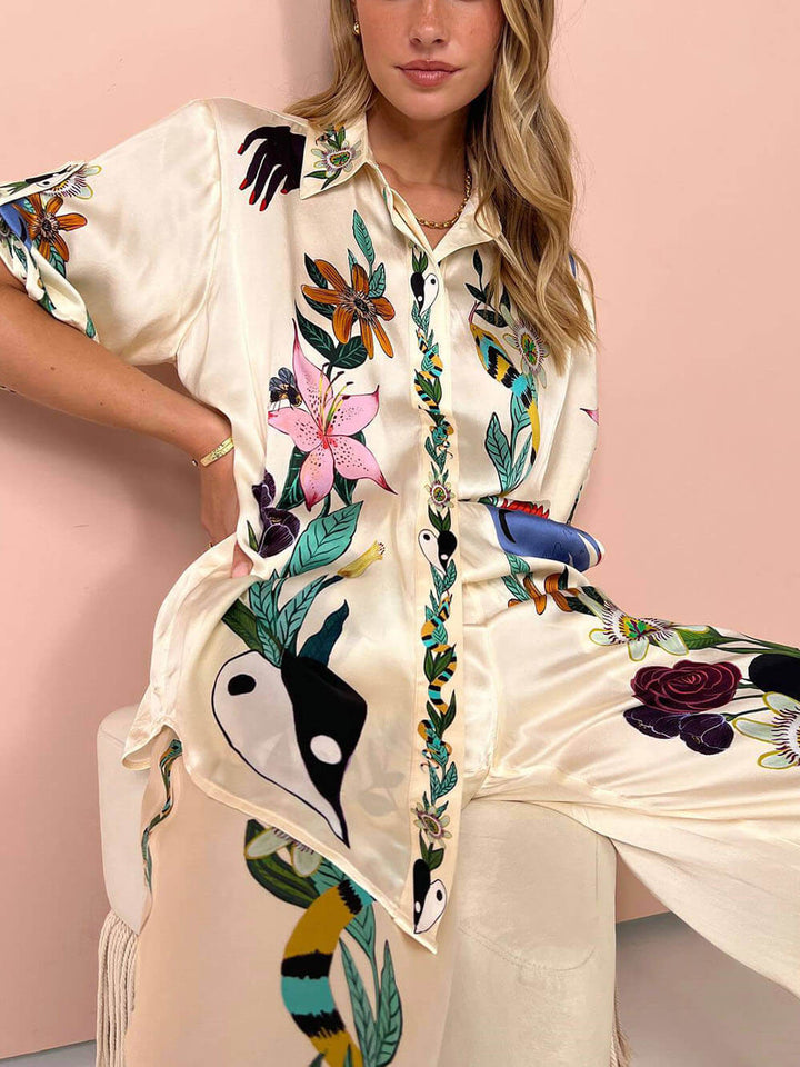 Modern Sophisticated Feel Satin Unique Print Button Down Oversized Blouse (chemisier surdimensionné à boutons)