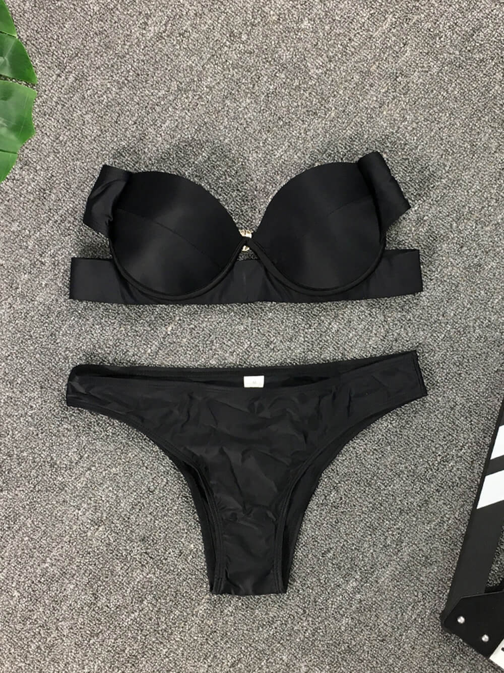 Trägerloser Schwarzer Hard-Packed Bikini