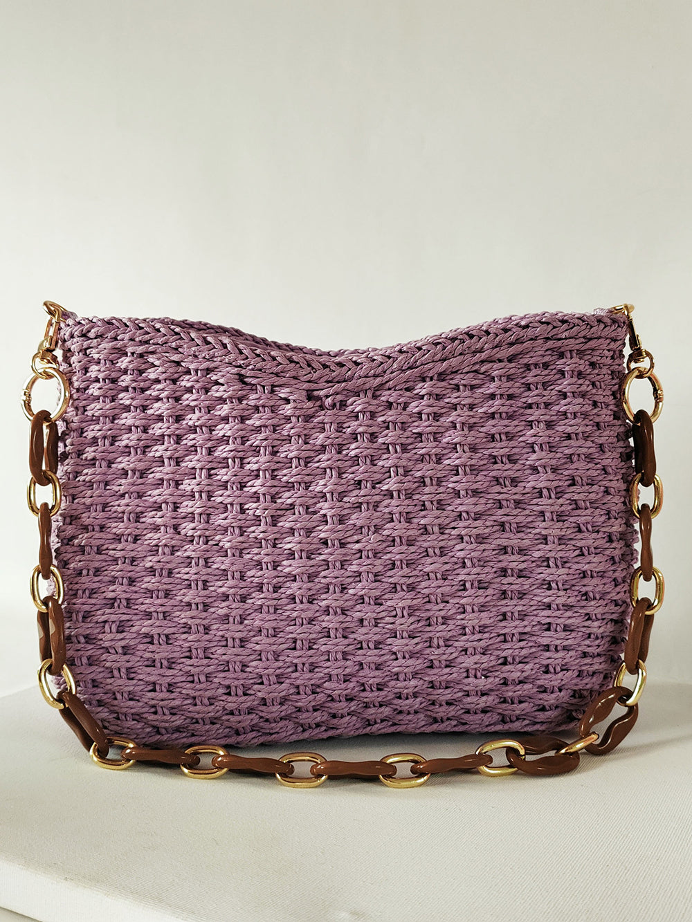 Bolso cuadrado de paja con cadena