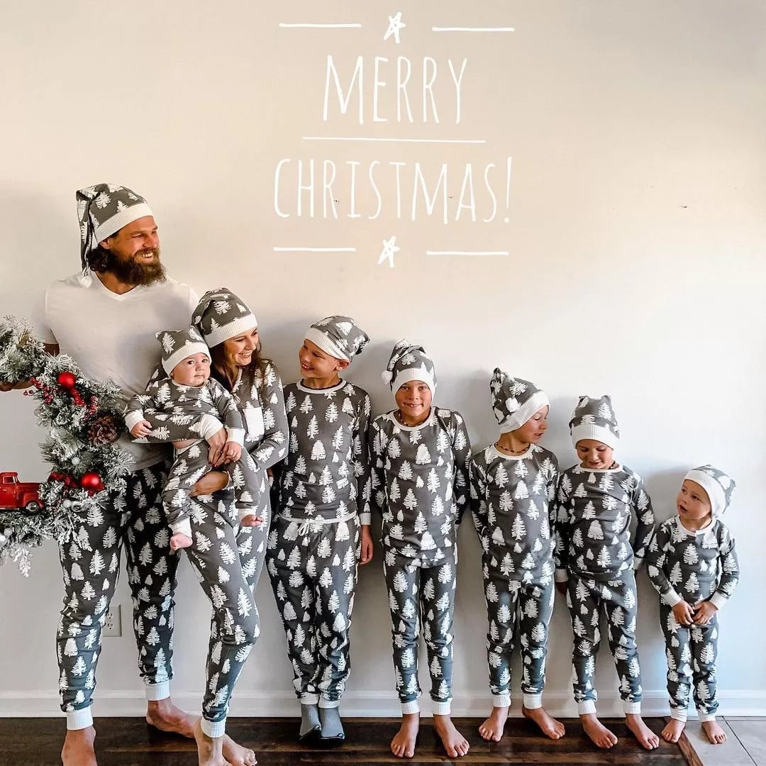 Pijama familiar a juego con estampado de árbol de Navidad gris y blanco