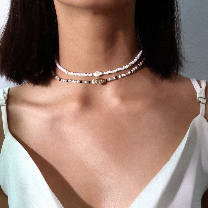 Elegante Gemengde Kralen en Zeeschelp Meerlagige Ketting: Handgemaakte korte choker voor een chique look