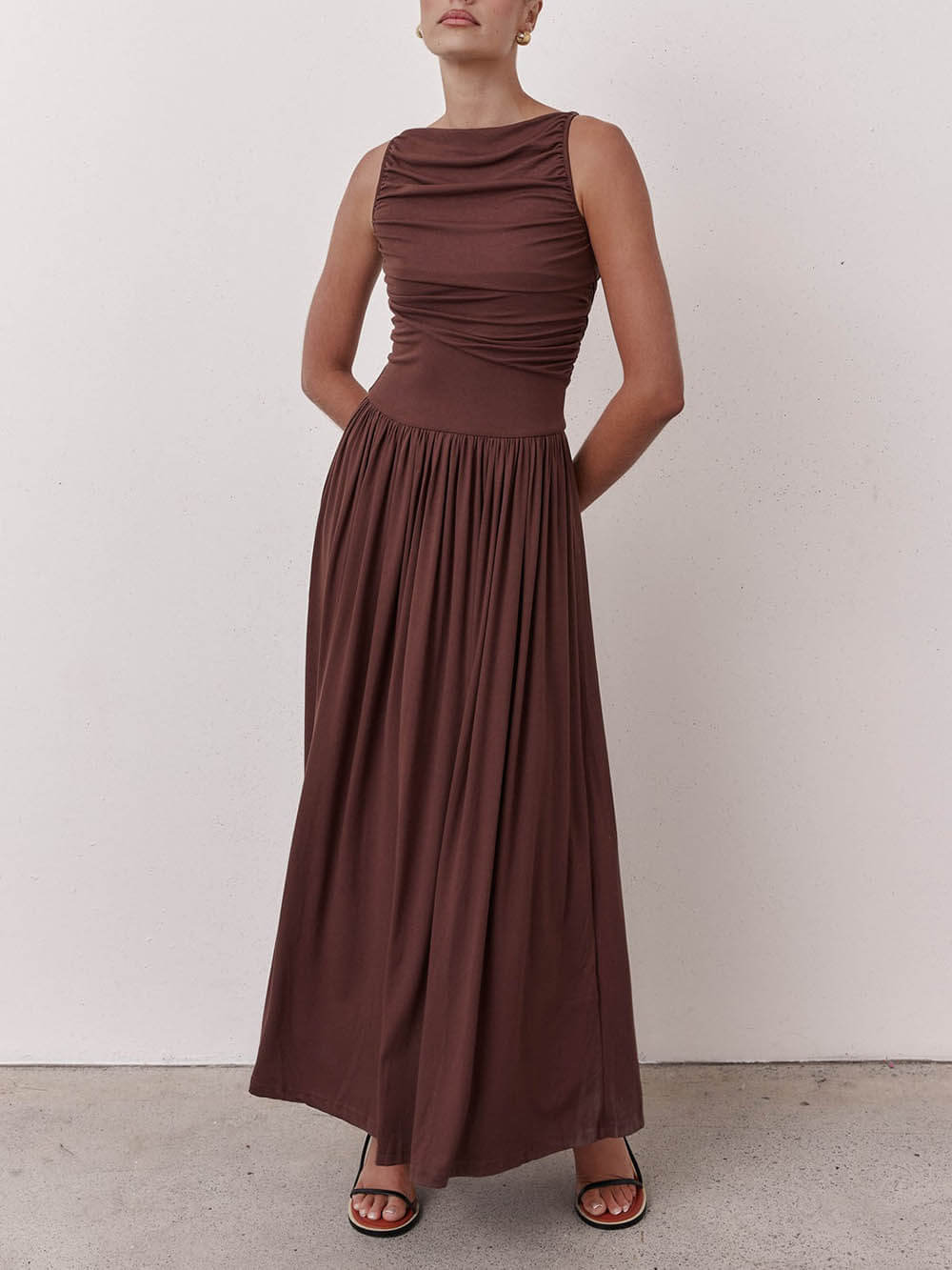 Elegante geplooide mouwloze maxi jurk