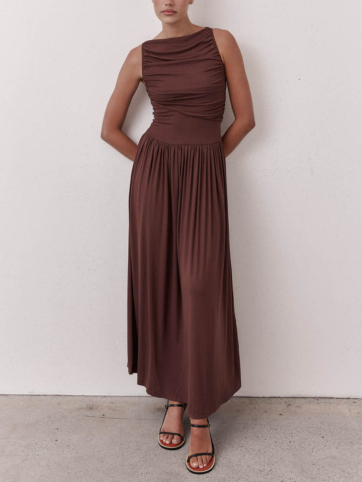 Robe maxi sans manches plissée élégante