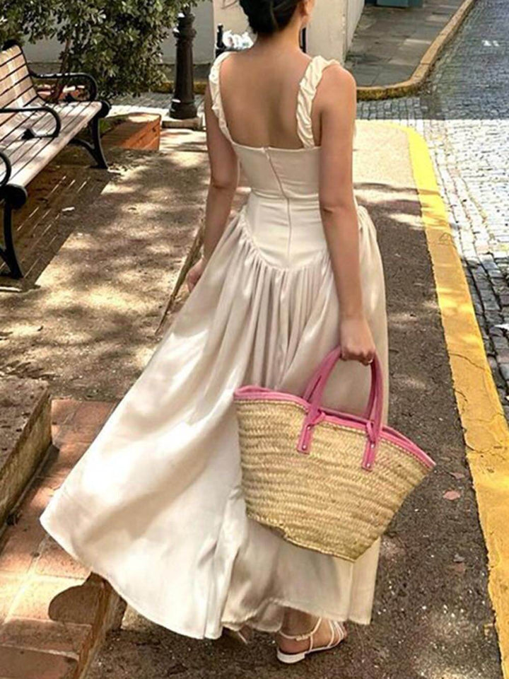 Elegante maxi abito a pieghe con cinturino