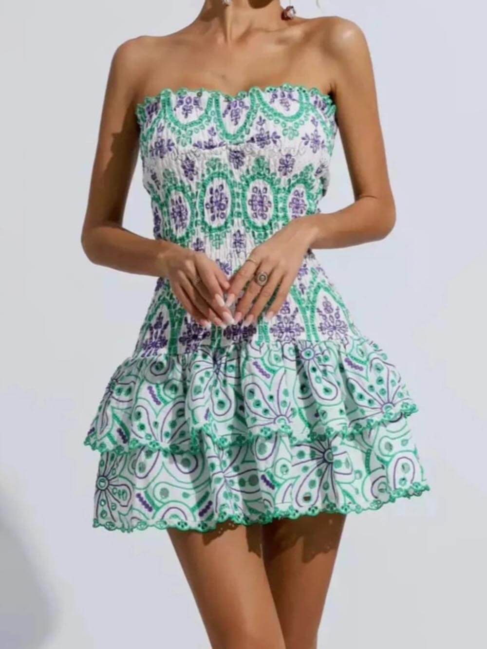 Mini vestido com estampado étnico exclusivo para bolos