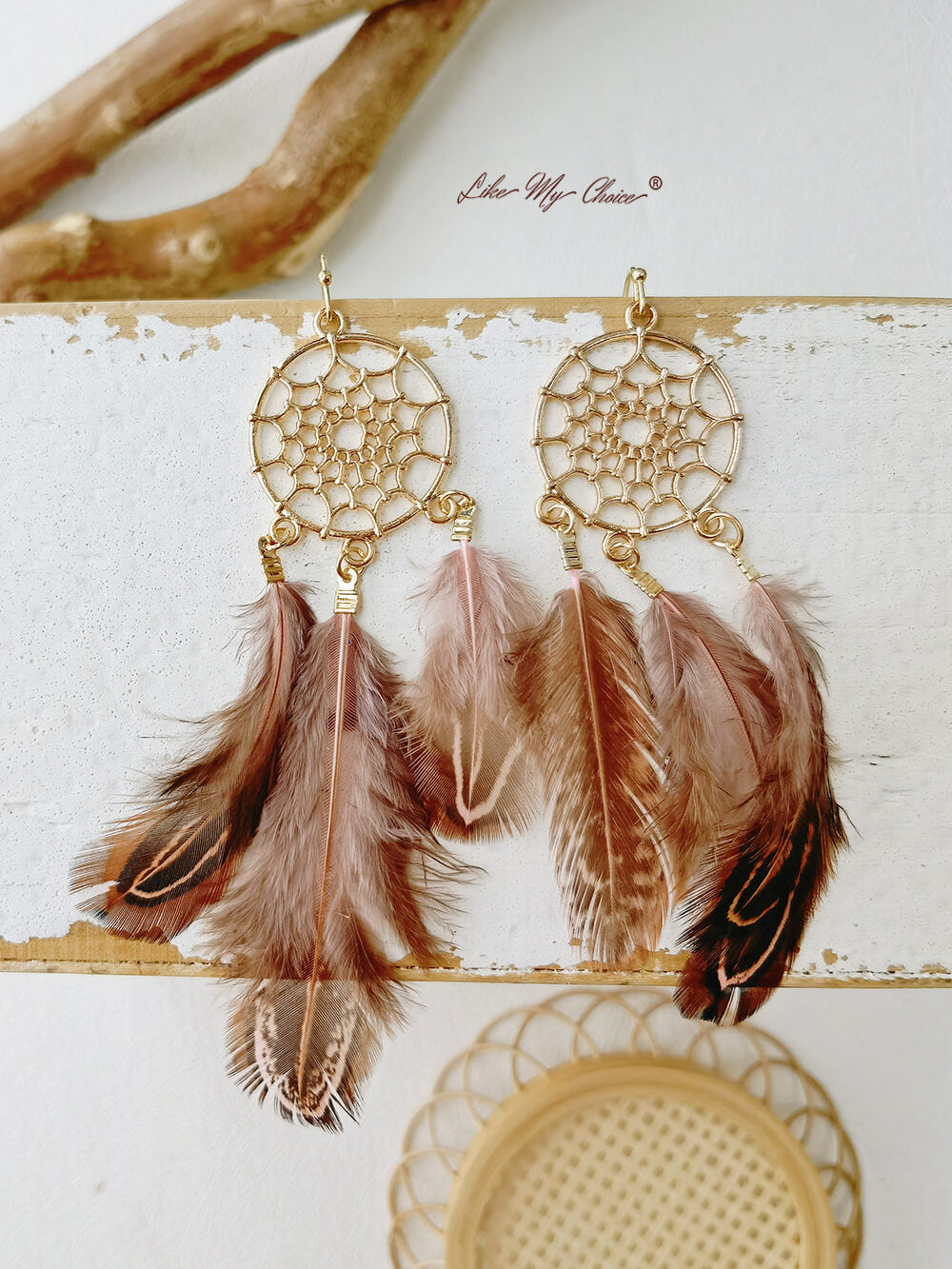 Pendientes largos de plumas atrapasueños estilo boho