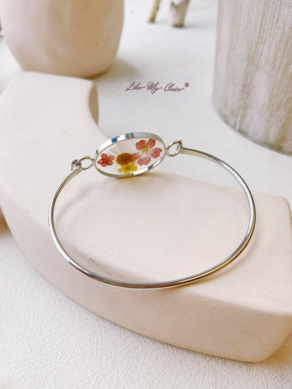 Pulseira ajustável de flores secas de resina feita à mão