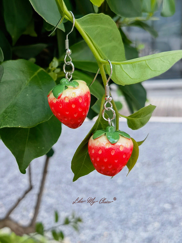 Boucles d'oreilles goutte à goutte à la fraise