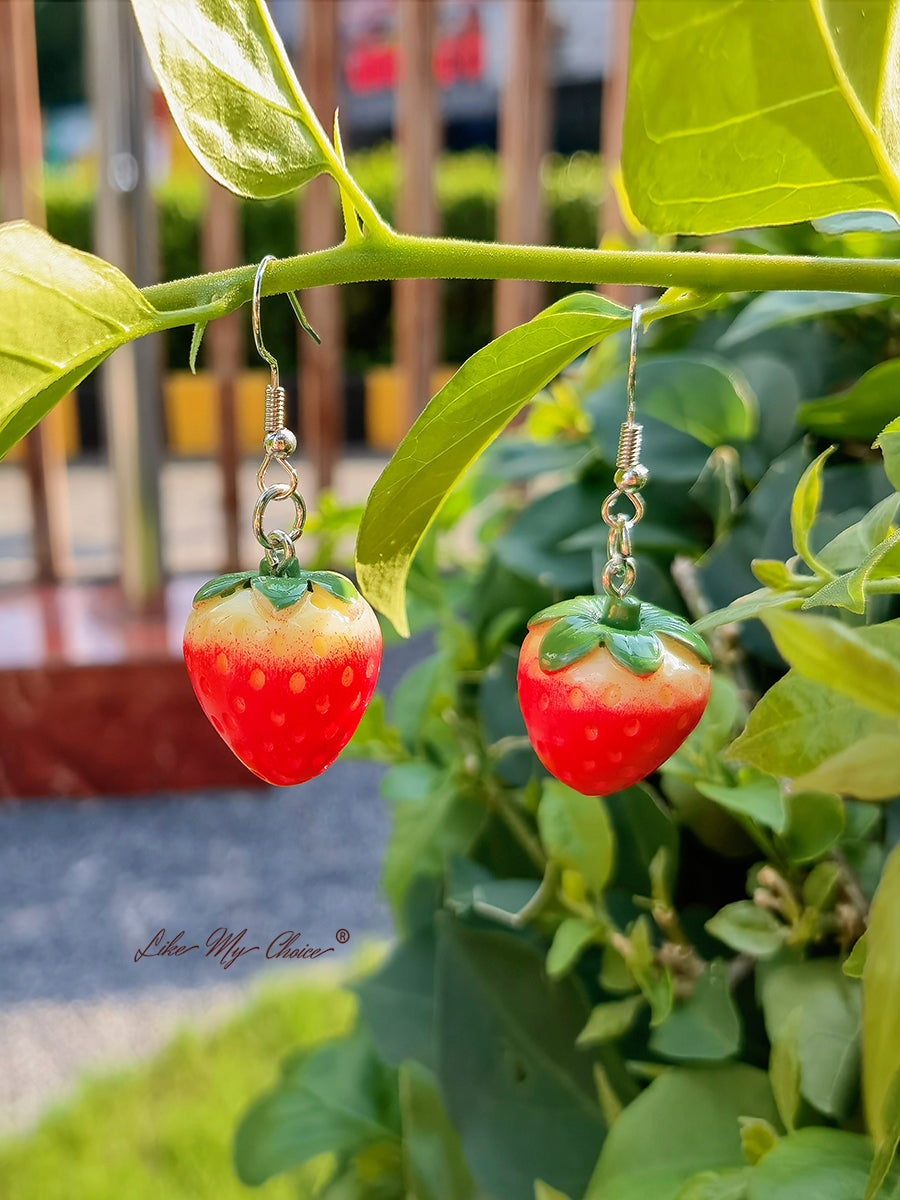 Boucles d'oreilles goutte à goutte à la fraise