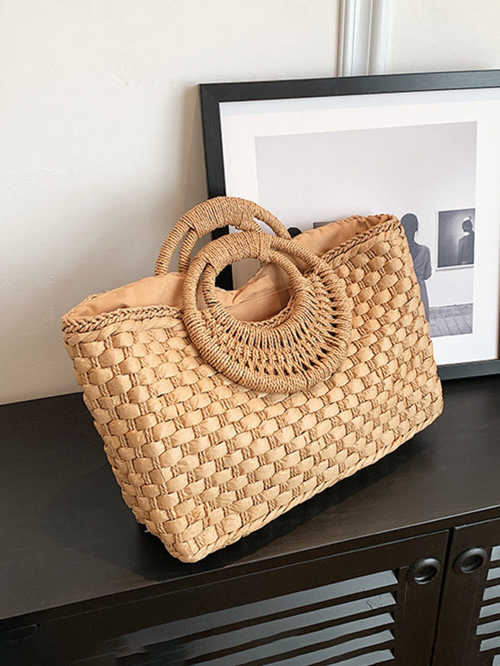 Sac de paille fait à la main et à la mode pour les vacances