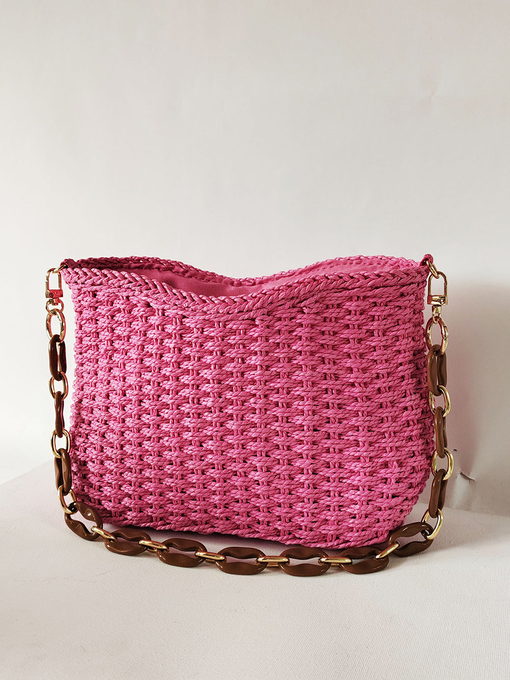 Bolso cuadrado de paja con cadena