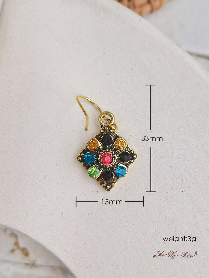 Anting-anting boho kecil berwarna-warni