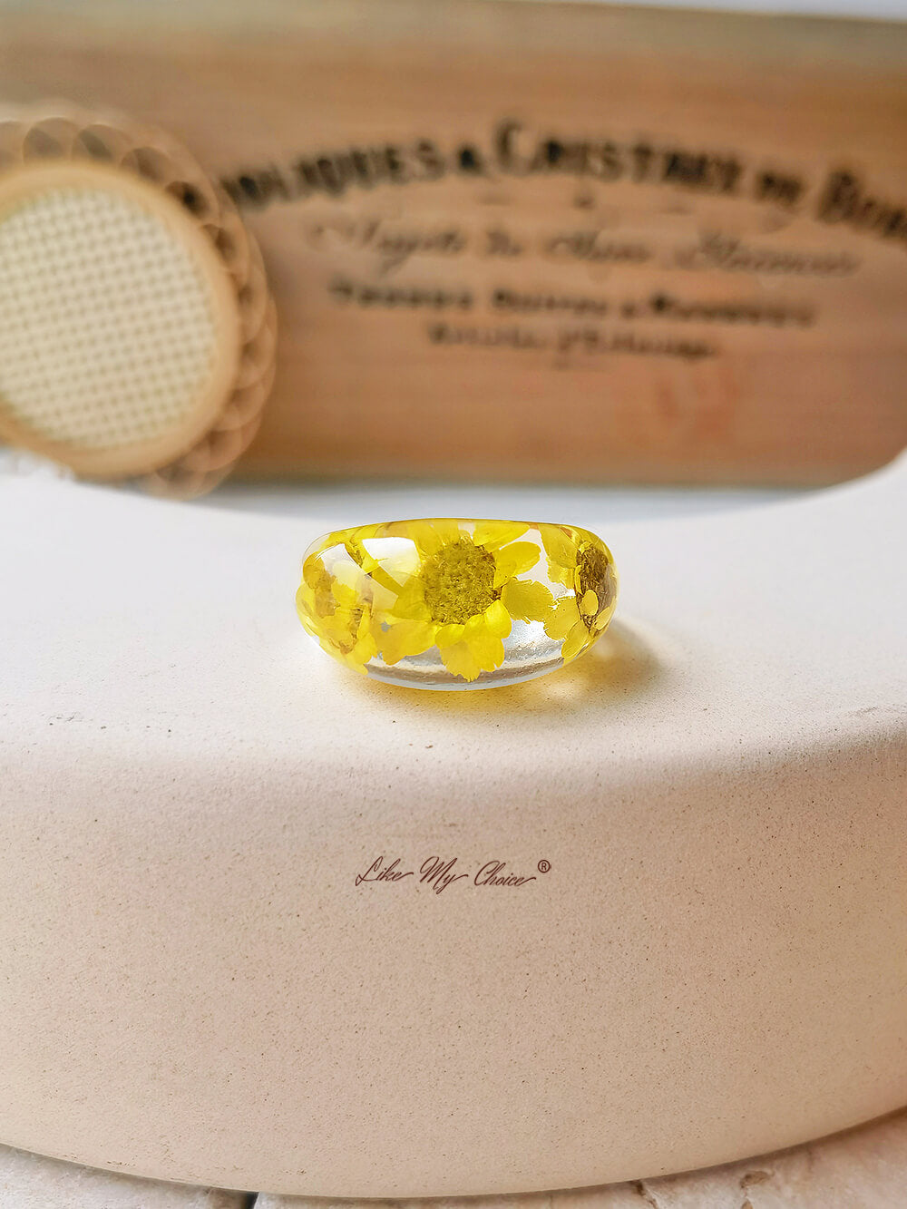 Anello in resina ovale Daisy