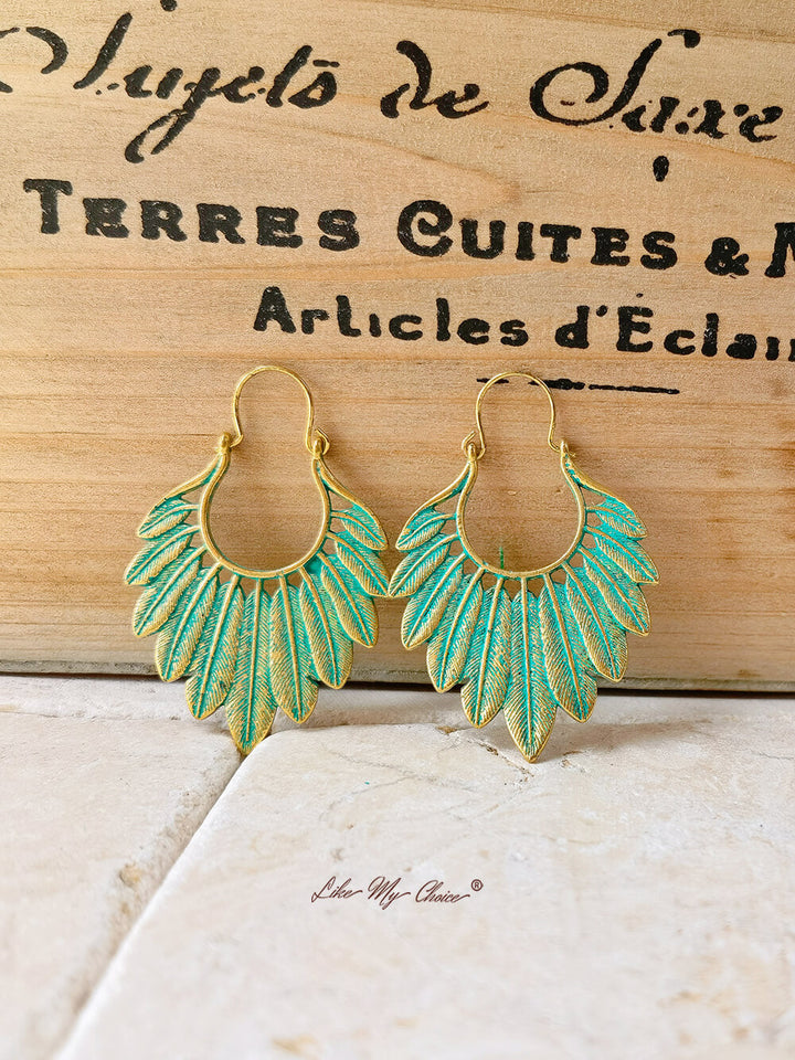 Pendientes bohemios de plumas de oro turquesa