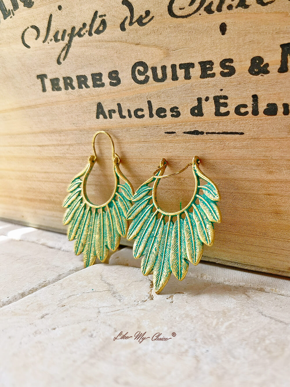 Pendientes bohemios de plumas de oro turquesa