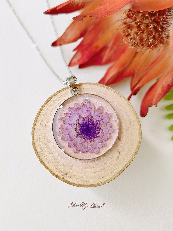 Resin Dried Flower Necklace for Nature Lovers