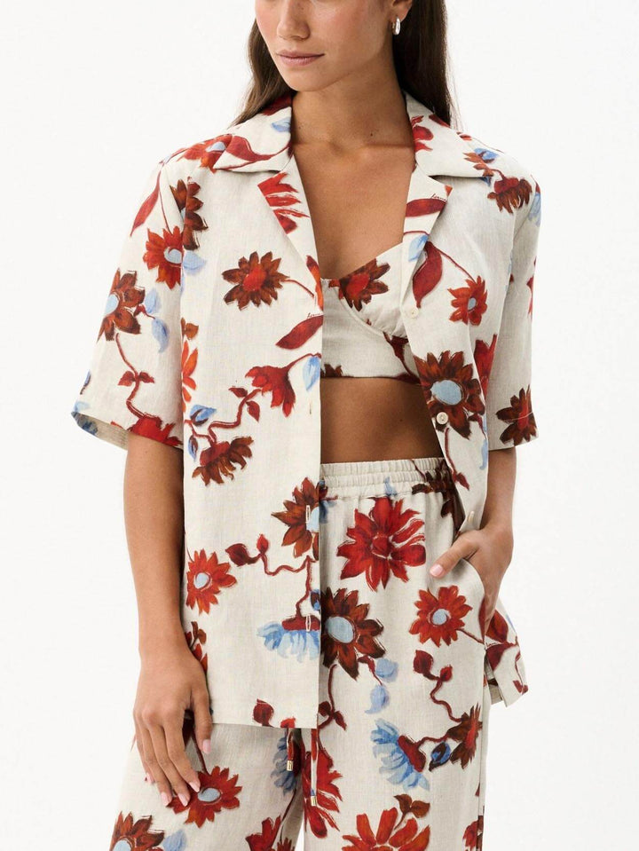 Exquisita camisa suelta con cuello de solapa y estampado floral