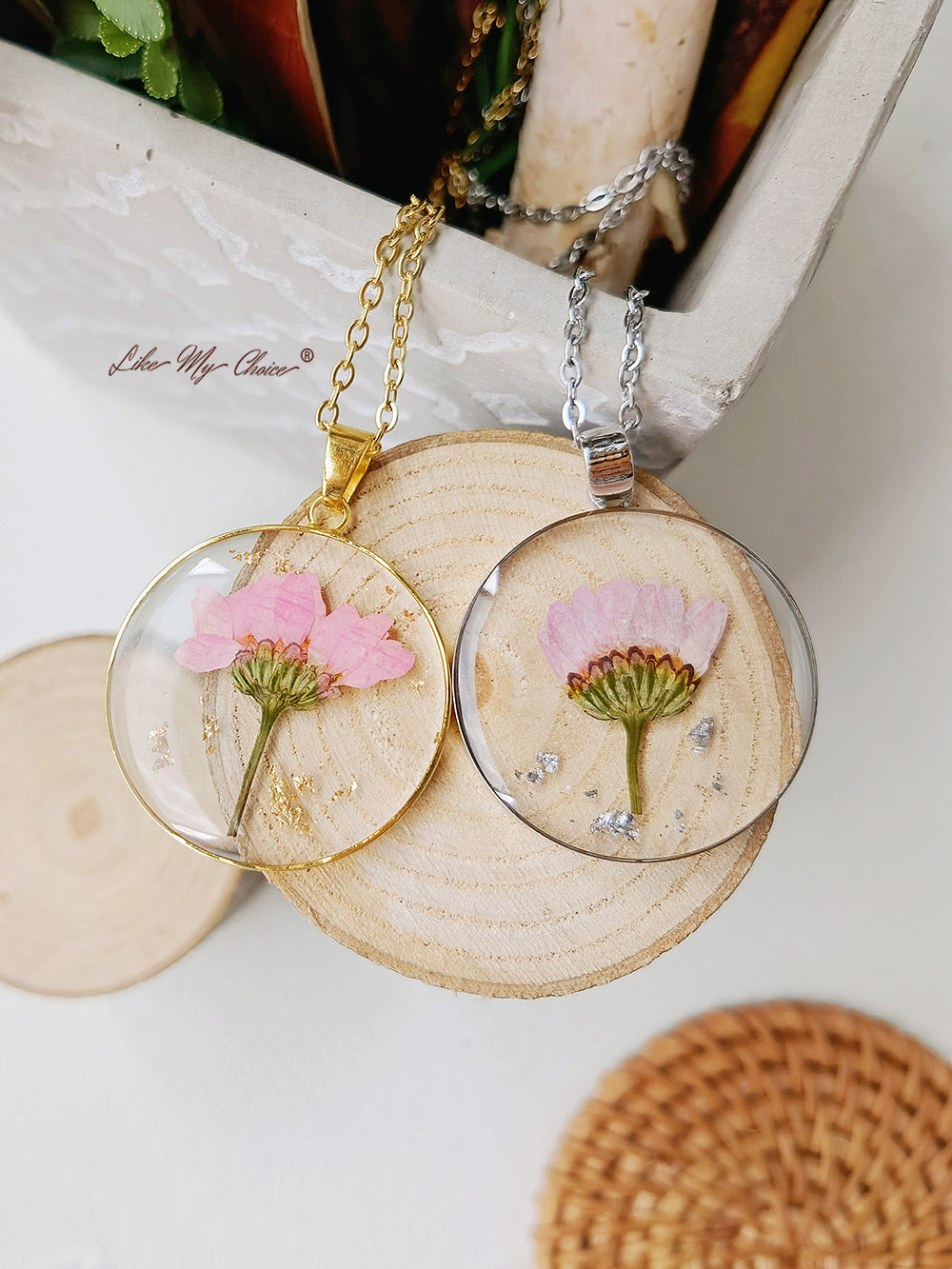 Blushing Daisy Resin Floral Necklace