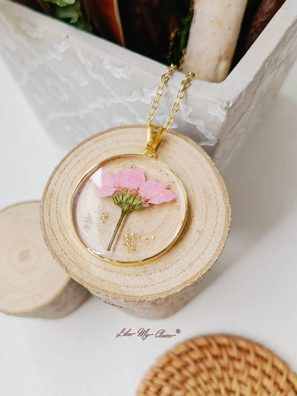 Blushing Daisy Resin Floral Necklace