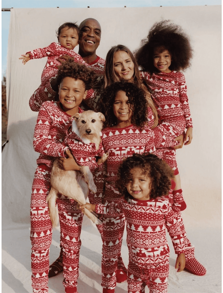 Pyjama de Noël avec flocons de neige et arbres en famille