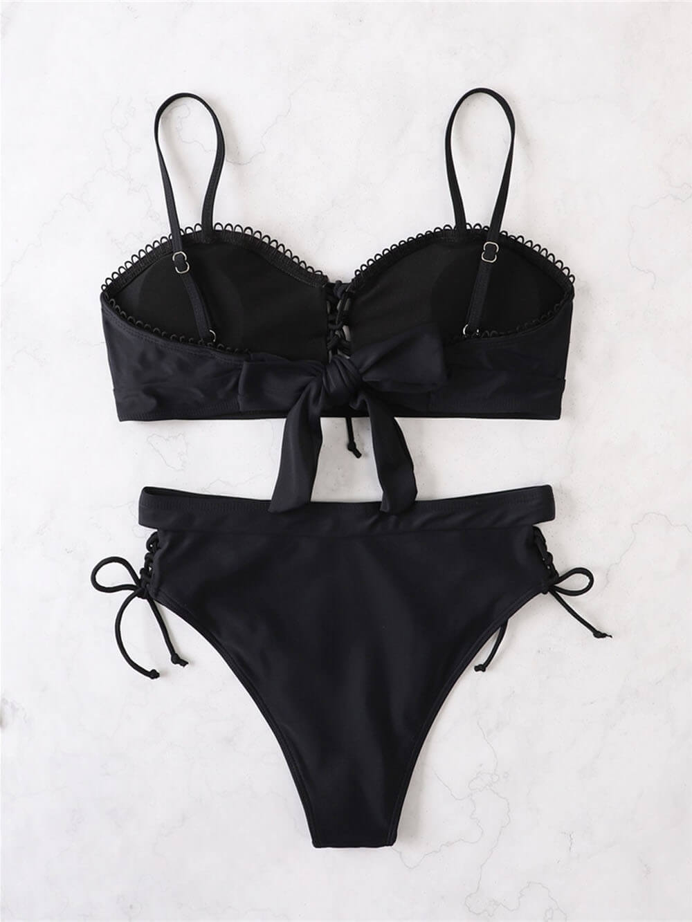 Set Bikini Renda Renda Tali Tepi Pantai yang Cerah