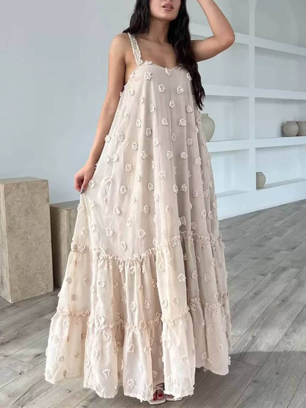 Vestido maxi solto em camadas com decoração floral bonita em linha A