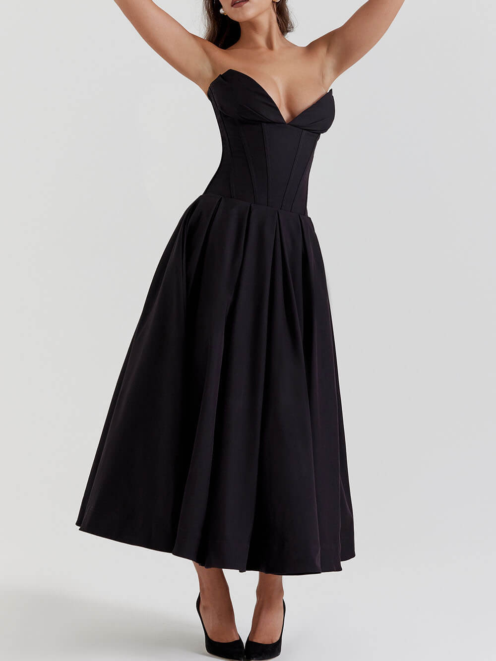 Vestido midi negro sin tirantes