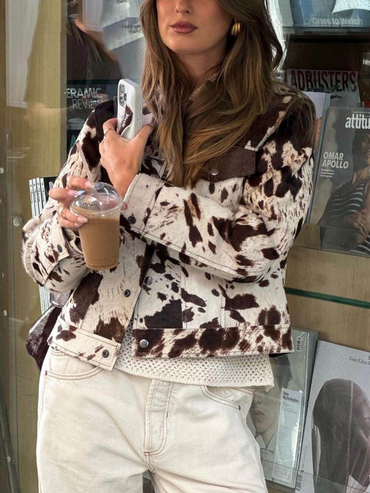 Chaqueta camisera única con estampado de vaca y piel sintética