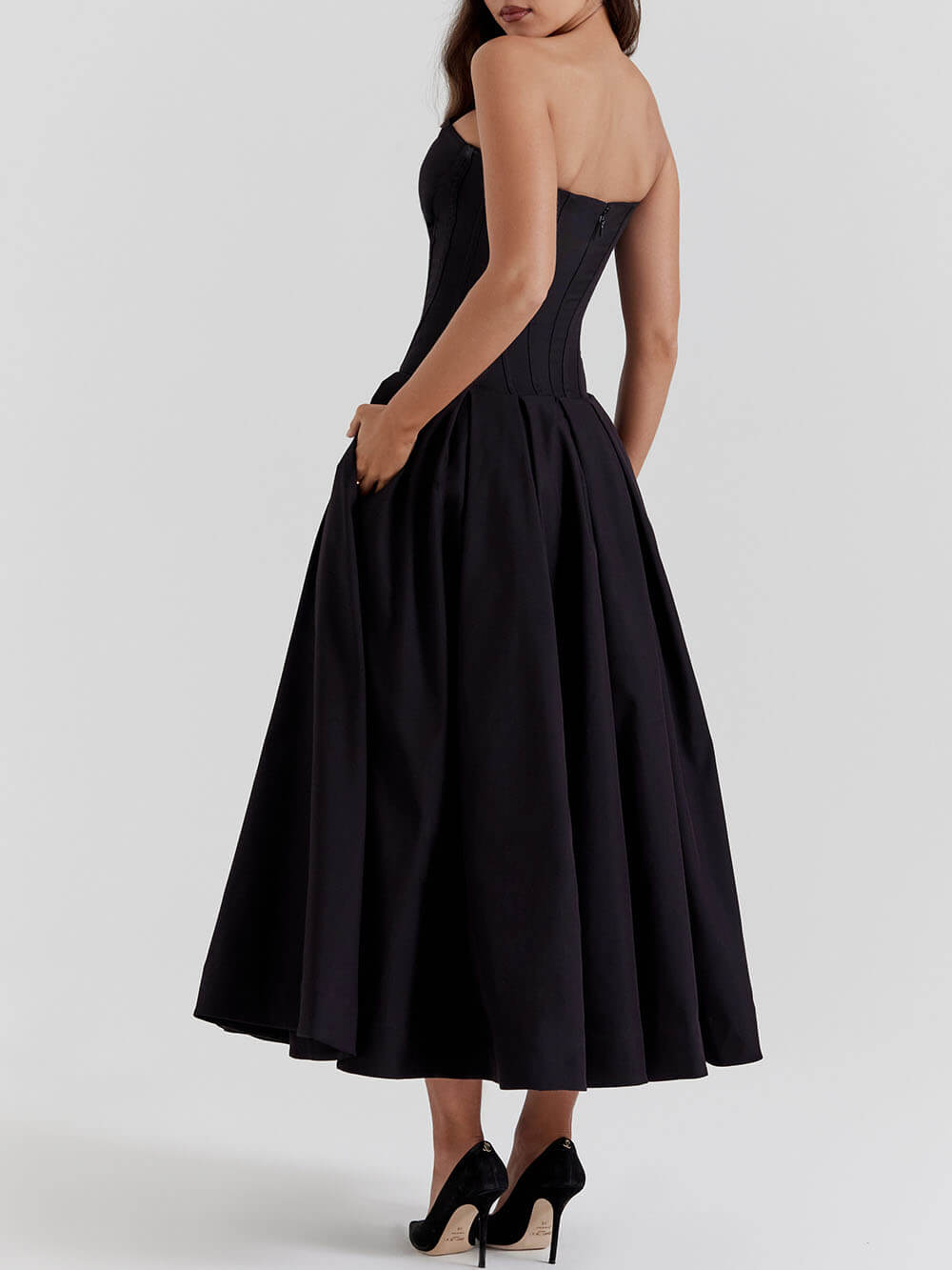 Vestido midi preto sem alças