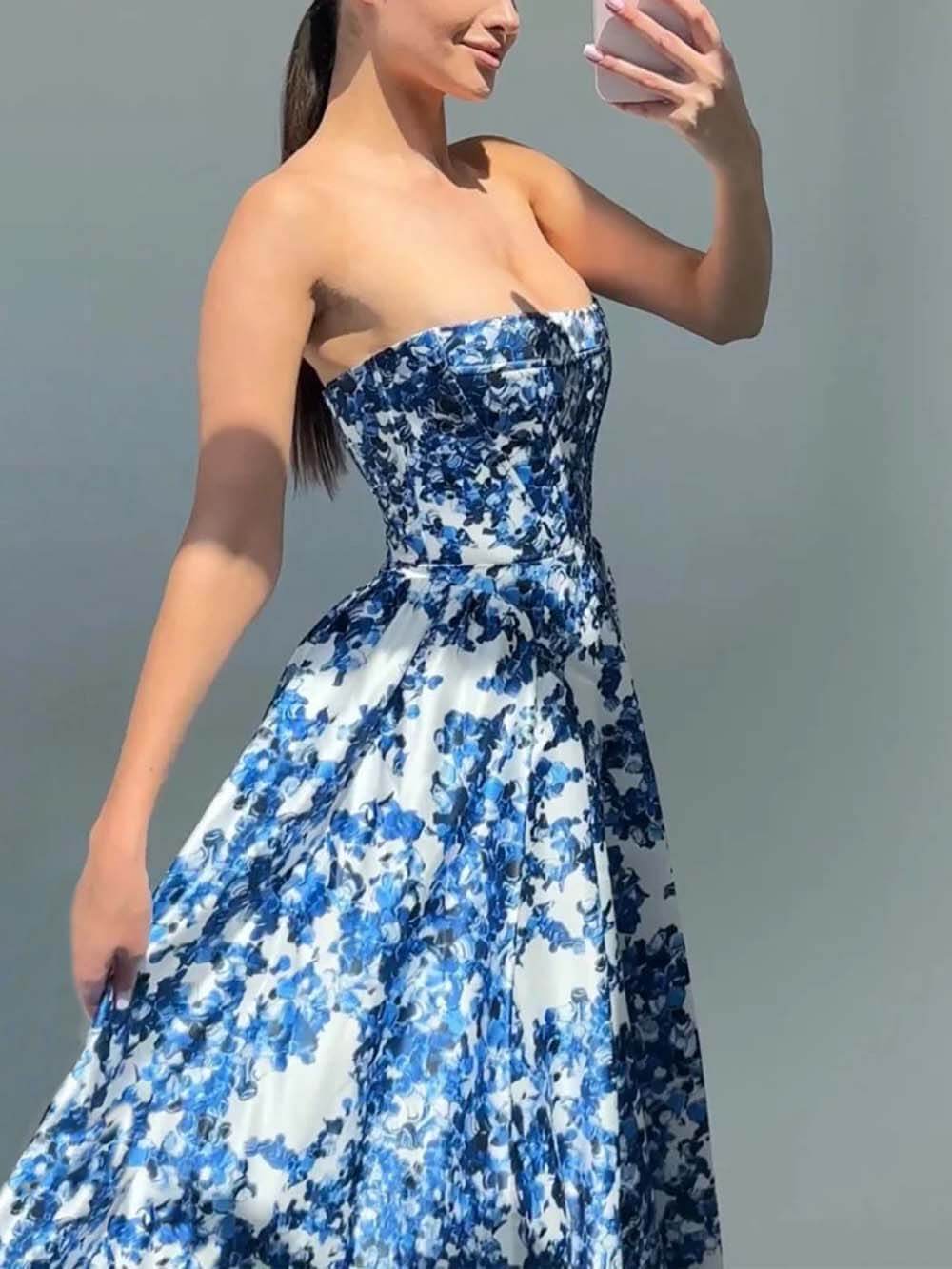 Elegante maxi vestido de tirantes estampado