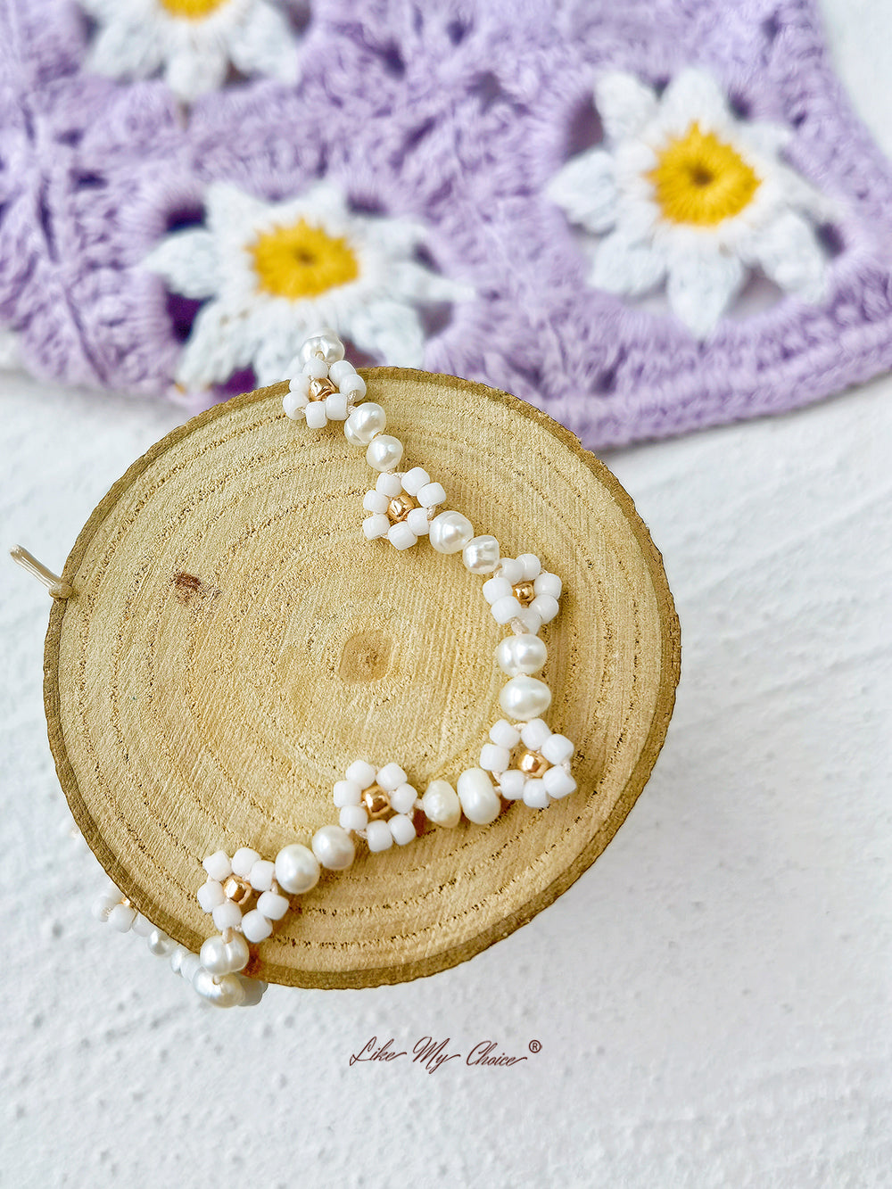 Bracelet réglable en perles avec cordon de serrage marguerite blanche