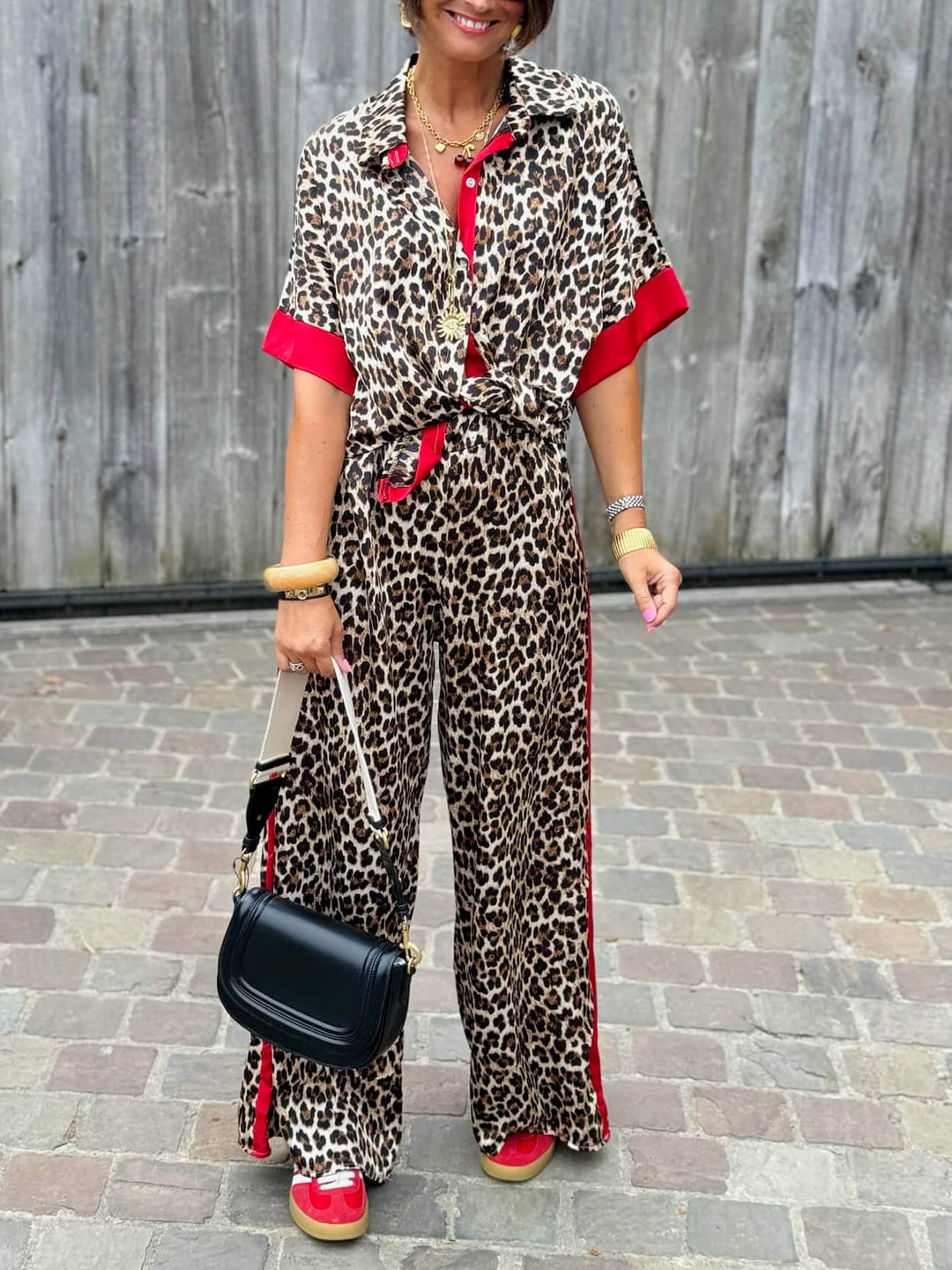 Exquisita camisa suelta con estampado floral de leopardo en contraste