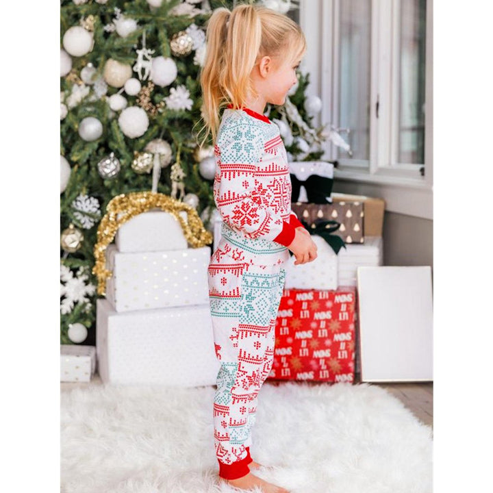 Conjunto de pijama a condizer para uma família de flocos de neve de veados de Natal