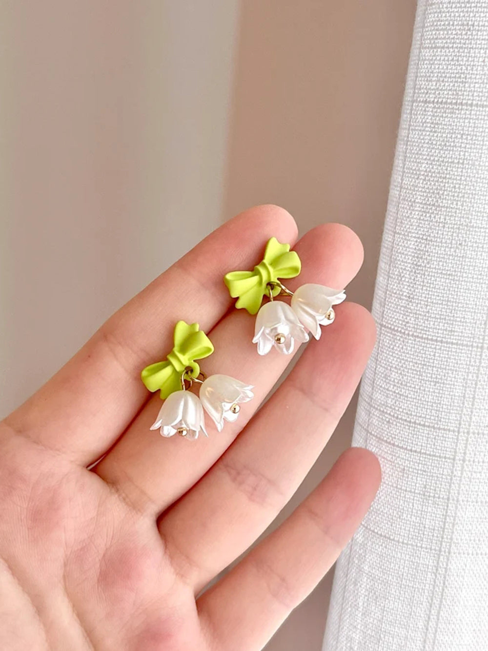 Anting Rumbai Lucu - Bunga Peri Putih Busur Tulip