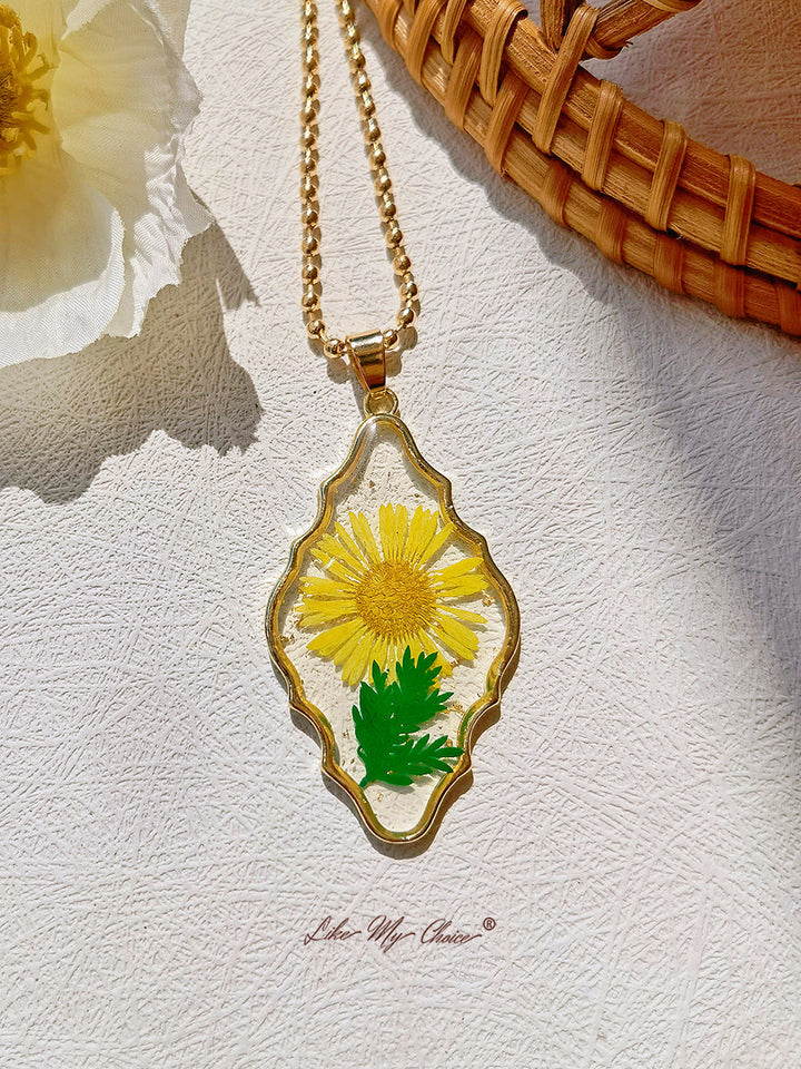 Collana di fiori secchi di aster giallo