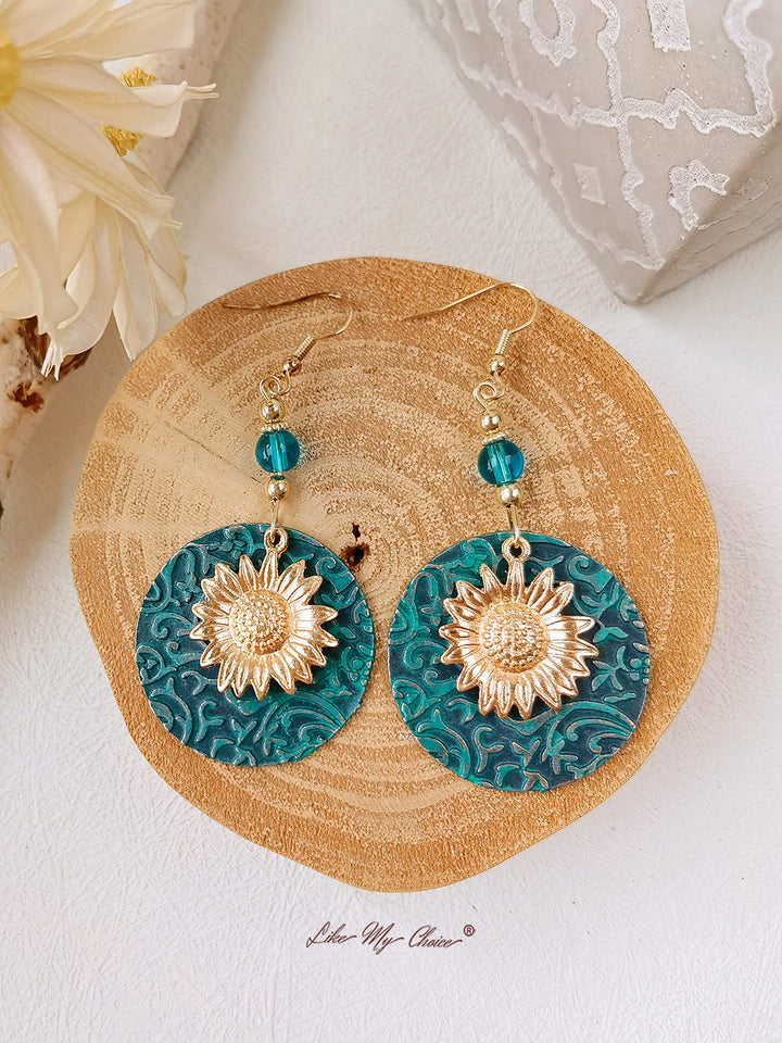 Pendientes bohemios de doble capa con girasol en relieve