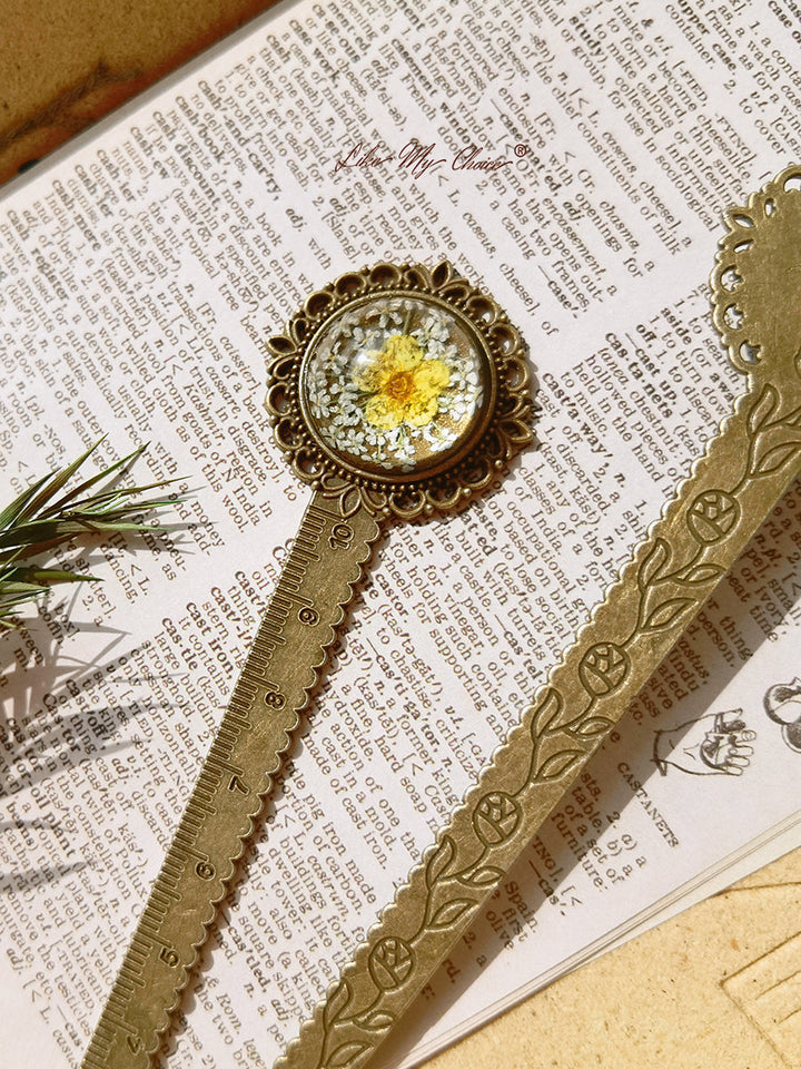 Flori de cireș Retro Metal Bookmark