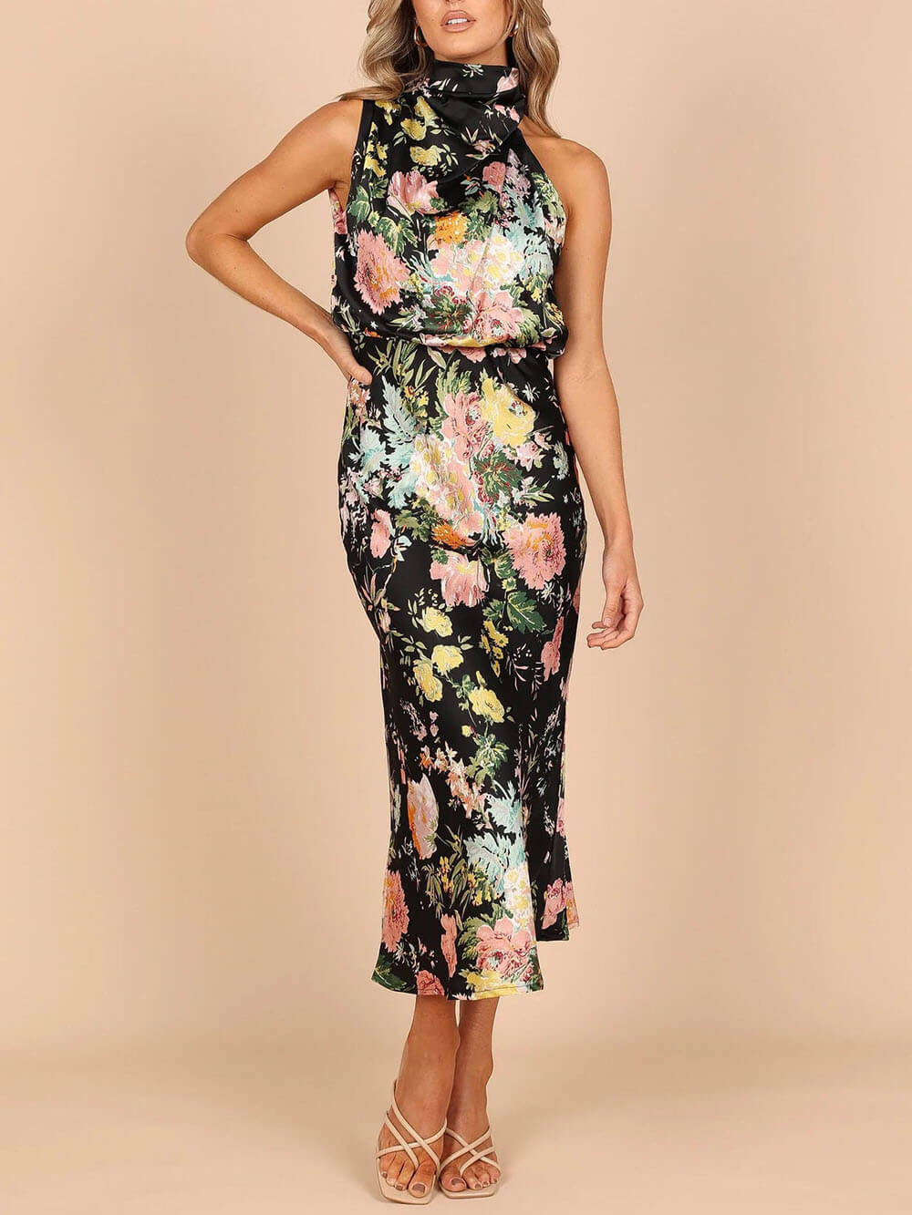 Vestido maxi floral com decote haltere e cintura elástica