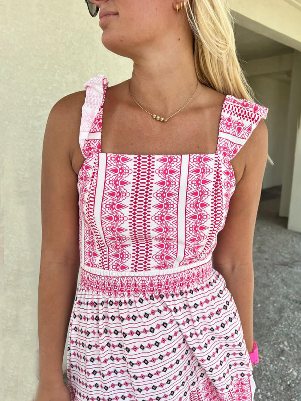 Vestido midi com folho elegante e estampado