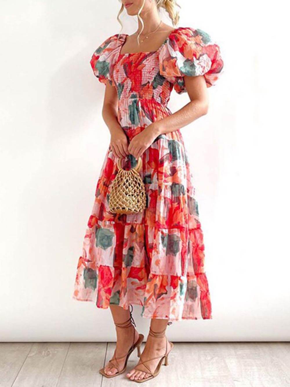 Vestido midi con volantes y estampado floral