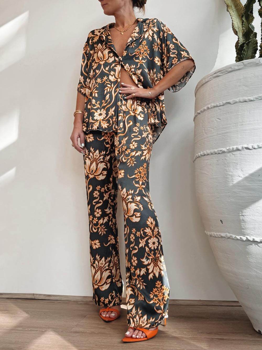 Unique Gillespie Loose Satin Printed Pocket Wide Leg Pants