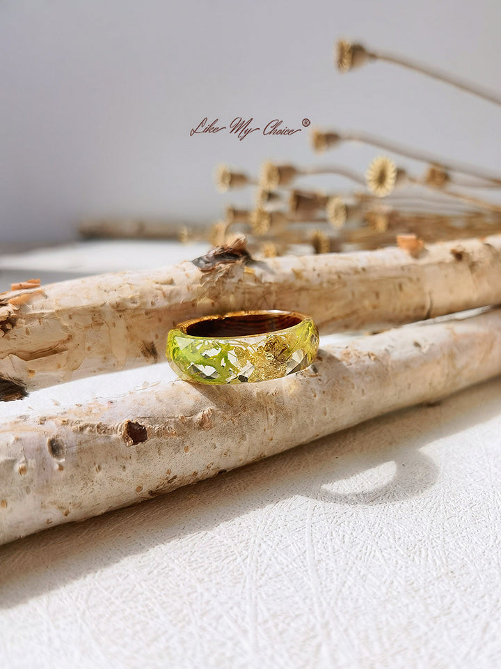 Bague en résine incrustée de fleurs séchées - Feuille d'or Algues