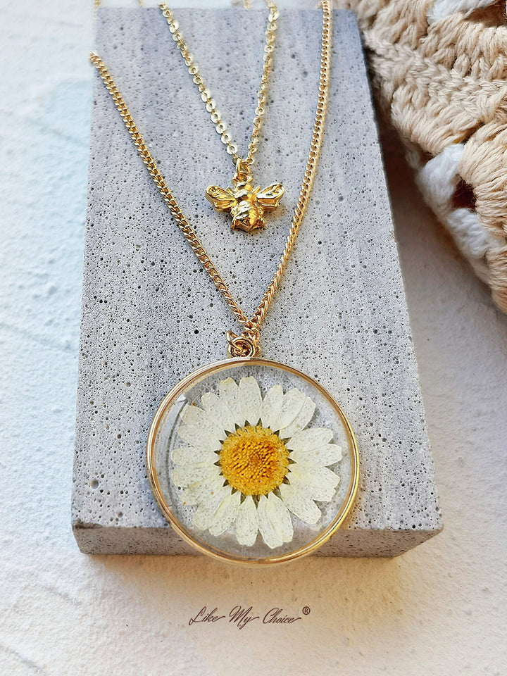 Halsband med pressad blomma - Naturell Daisy&Bee