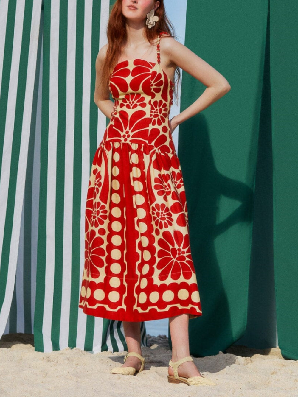 Vestido midi rojo sin mangas con espalda abierta