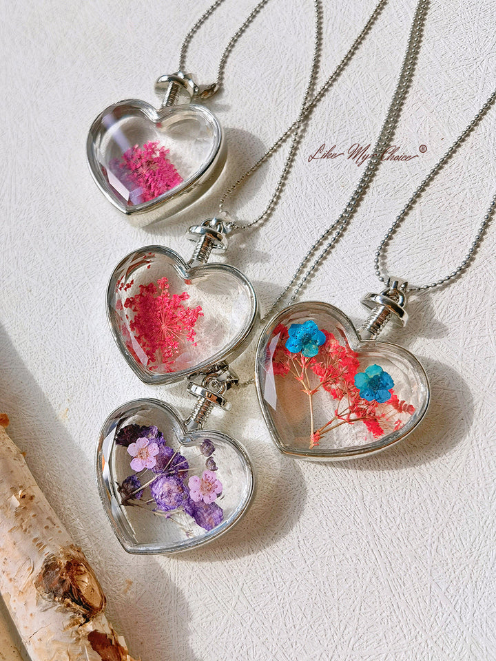 Collier plat à fleurs violettes rouges myosotis en verre de cristal en forme de coeur